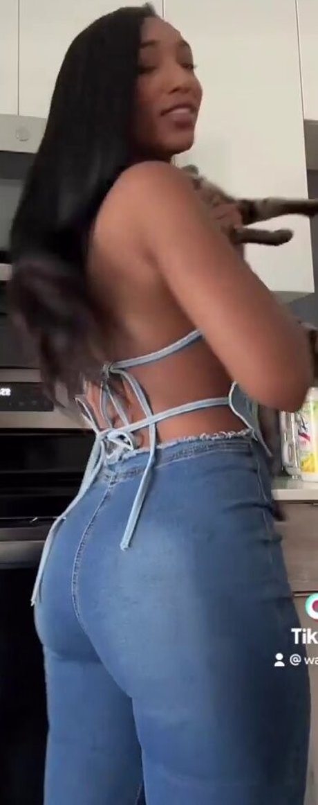 Alasti lekkinud OnlyFans-i pilt Warriyah