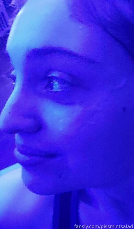Nahá fotka uniklých OnlyFans od Pissmintsalad