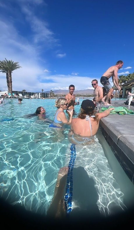 Alasti lekkinud OnlyFans-i pilt Mae Welsch