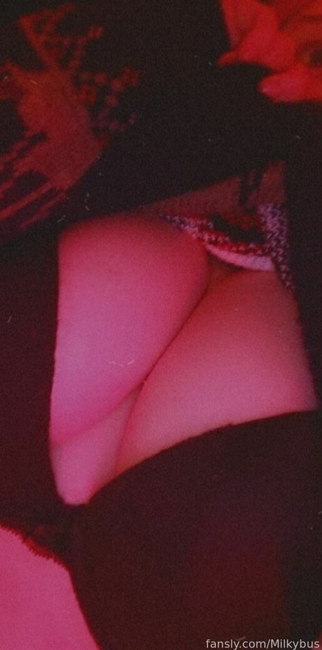 Naken lekkede OnlyFans-bilde av Milkybus