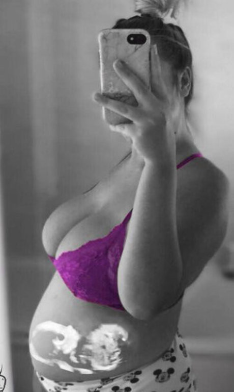 Alasti lekkinud OnlyFans-i pilt Nicole Barker