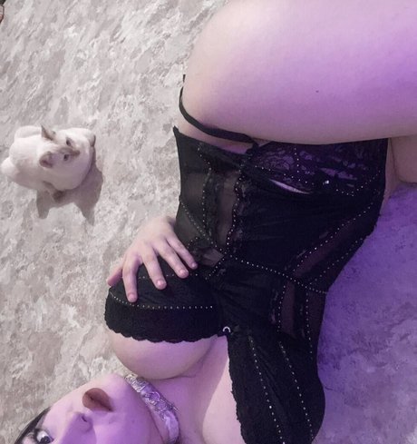 Naken lekkede OnlyFans-bilde av Codependency