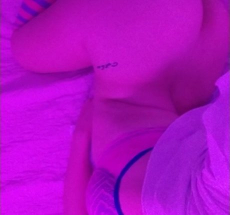 Naken lekkede OnlyFans-bilde av Lady Bel