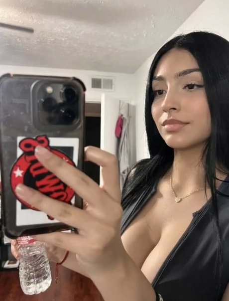 Naken lekkede OnlyFans-bilde av Alyssalyssa1933