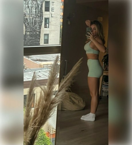 Foto di nudo di fuga di OnlyFans di Belle Warren