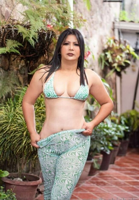 Обнаженная фотография утечки OnlyFans от Lachicheb