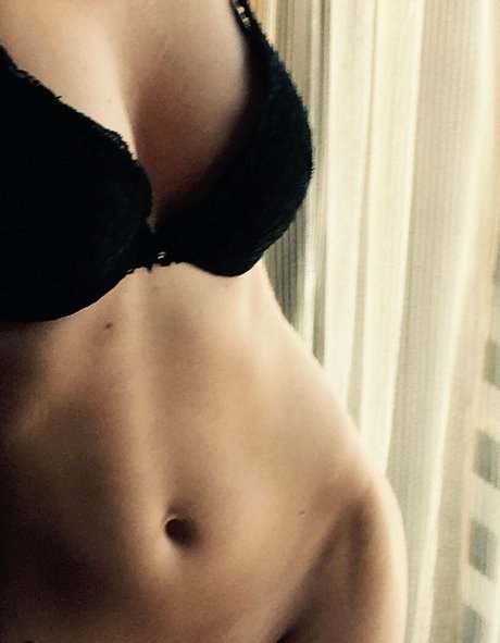 Naken lekkede OnlyFans-bilde av Theravebitch