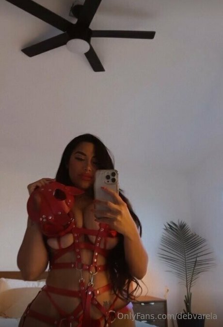 Naken lekkede OnlyFans-bilde av Debvarela