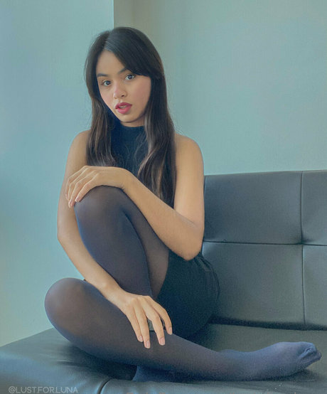 Alasti lekkinud OnlyFans-i pilt Lunafootgoddess