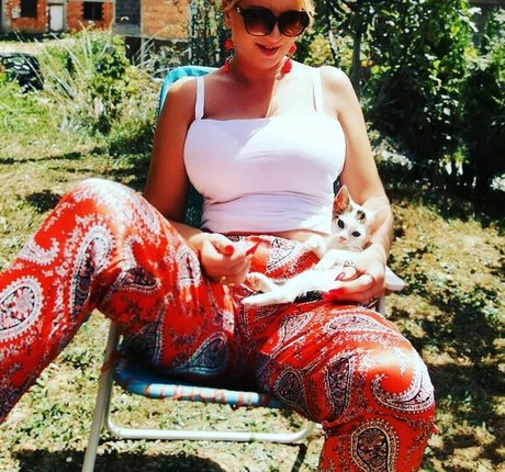 Foto di nudo di fuga di OnlyFans di Berina Fati