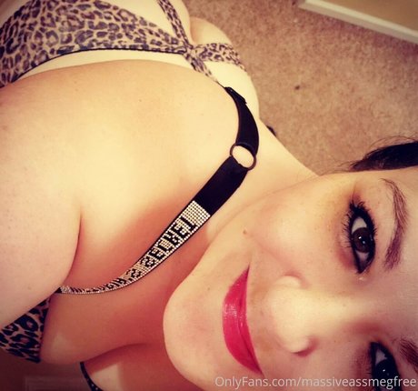 Naakte gelekte OnlyFans-foto van Massiveassmegfree