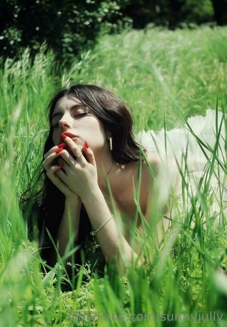 Naakte gelekte OnlyFans-foto van Sunnyjully