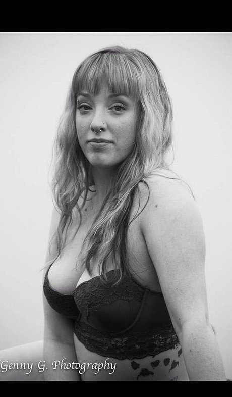 Hotwifealy OnlyFansリークヌード写真