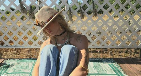 Naakte gelekte OnlyFans-foto van Lilsweetpeamarie