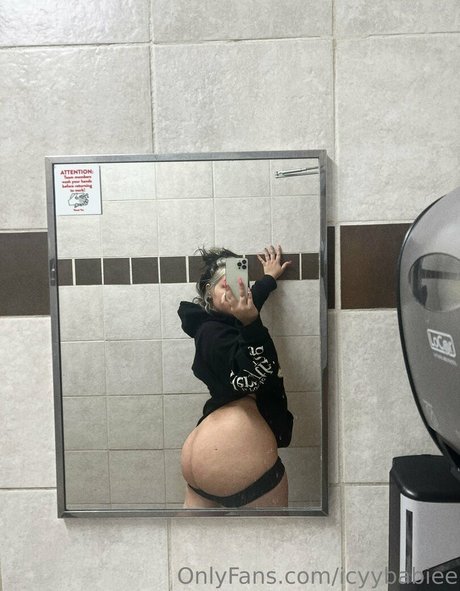 Alasti lekkinud OnlyFans-i pilt Icyybabiee