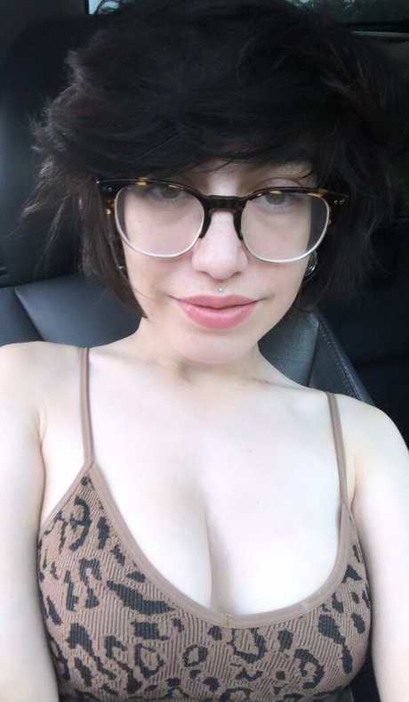 Обнаженная фотография утечки OnlyFans от Leez