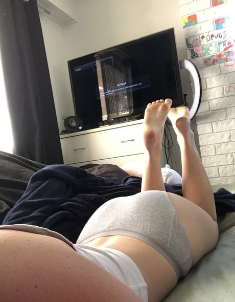 Naakte gelekte OnlyFans-foto van Oliviamonroe