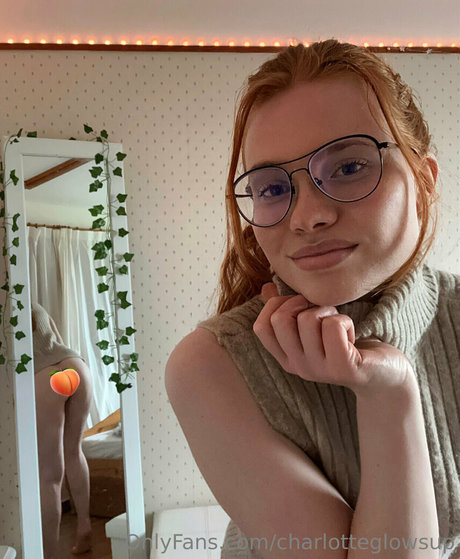 Naken läckt OnlyFans-bild av Charlotteglowsup