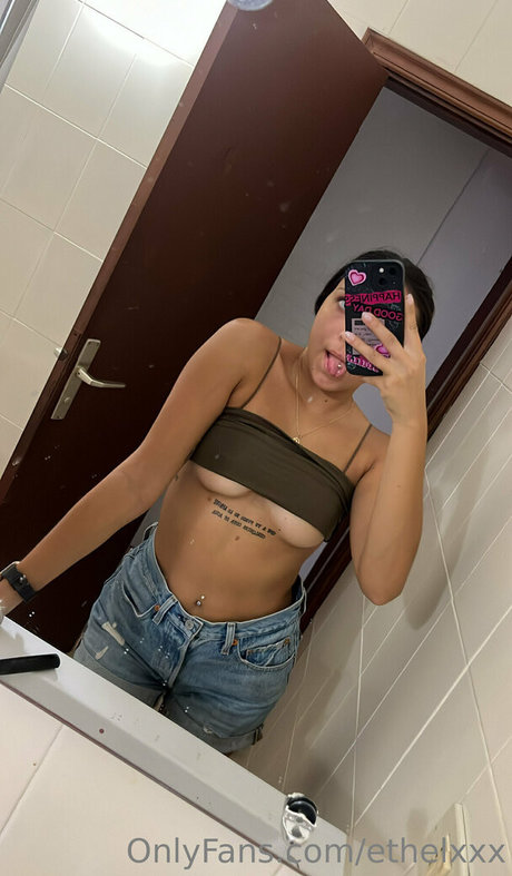 Обнаженная фотография утечки OnlyFans от Ethelxxx