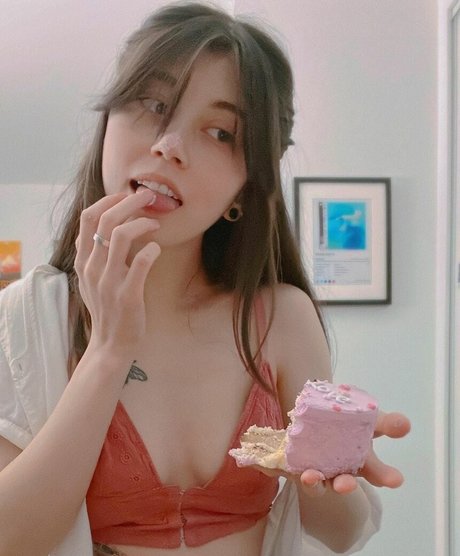 Alasti lekkinud OnlyFans-i pilt Pathreacts