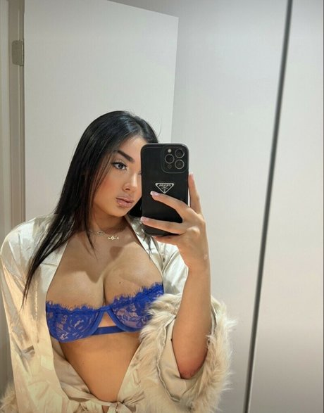 Naakte gelekte OnlyFans-foto van Spicy Mimi