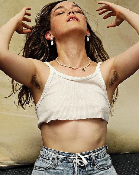 Naakte gelekte OnlyFans-foto van Victoria Pedretti