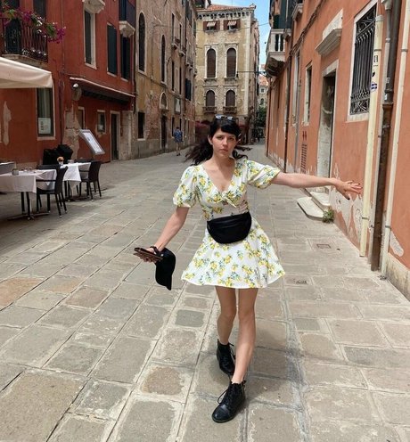 Naakte gelekte OnlyFans-foto van Emily Axford