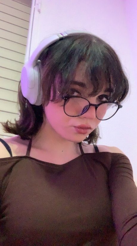 Nacktes geleaktes OnlyFans-Foto von Angelemhr