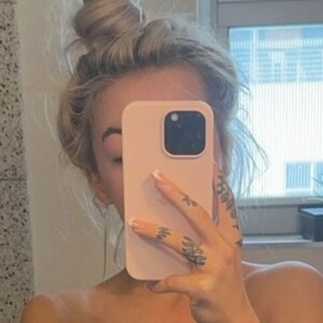 Alasti lekkinud OnlyFans-i pilt Maddy Mrozla
