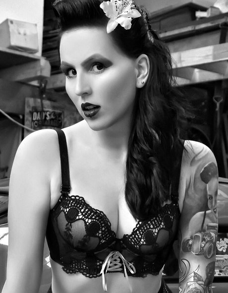 Naken läckt OnlyFans-bild av Miss Black Van Cherry