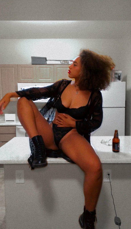 Naken lekkede OnlyFans-bilde av Venusatone