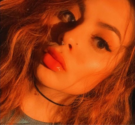 Naken läckt OnlyFans-bild av Emilyelixer