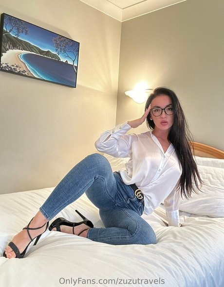 Nacktes geleaktes OnlyFans-Foto von Zuzutravels