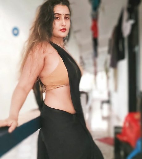 Naakte gelekte OnlyFans-foto van Aniza Hazel