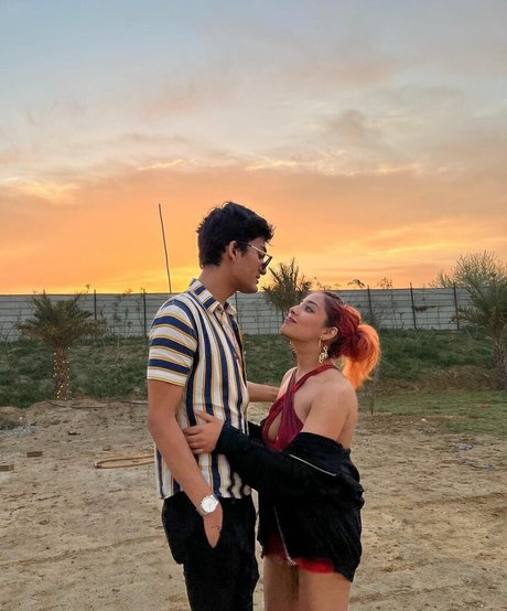 Alasti lekkinud OnlyFans-i pilt Tvishagulatii