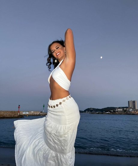 Naakte gelekte OnlyFans-foto van Isabella Evans