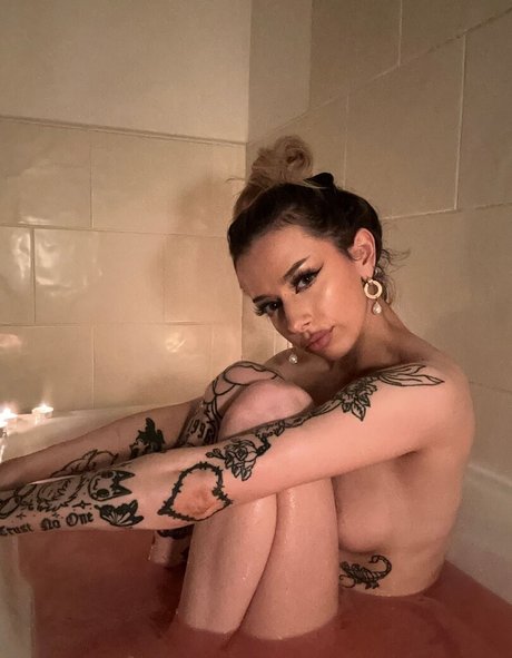 Naken lekkede OnlyFans-bilde av Mistresslilymay