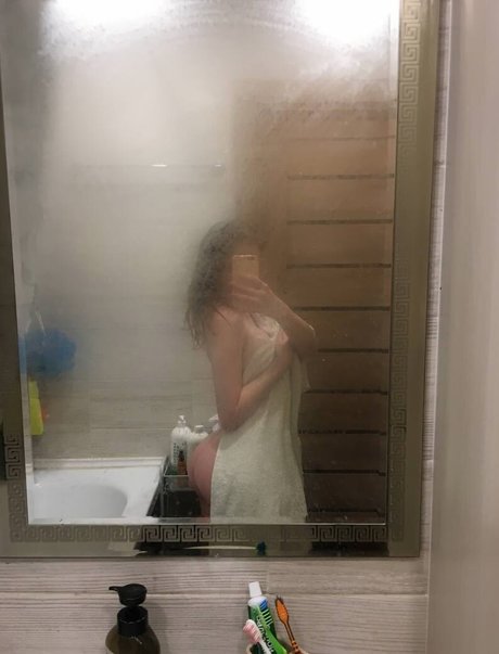 Naken lekkede OnlyFans-bilde av Katrlvinaa