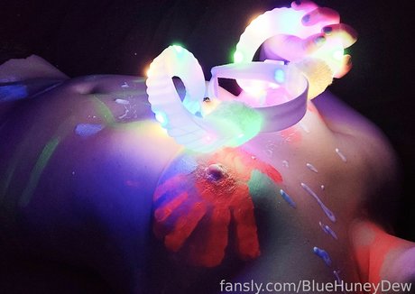 Alasti lekkinud OnlyFans-i pilt Bluehuneydew