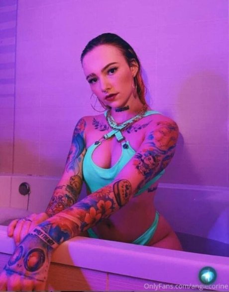 Naken lekkede OnlyFans-bilde av Angie Corine