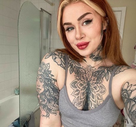 Обнаженная фотография утечки OnlyFans от Metalbubsxo