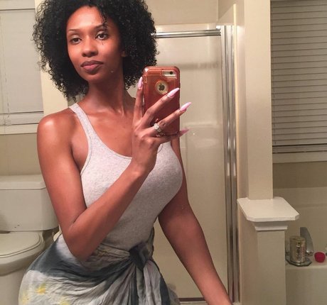 OnlyFans-model Six The Goddis