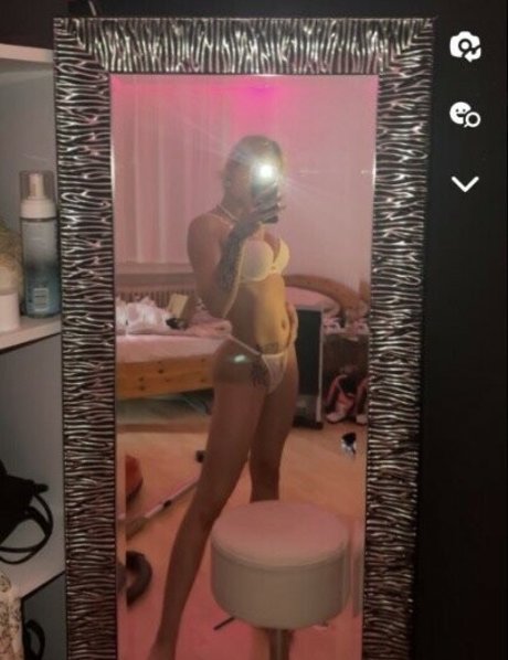 Nacktes geleaktes OnlyFans-Foto von Sophioosh
