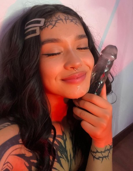 Naakte gelekte OnlyFans-foto van Milaxfairyy