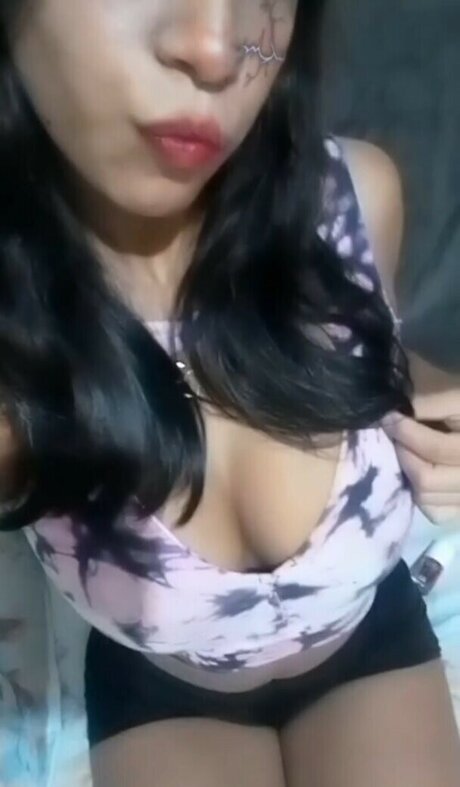 Alasti lekkinud OnlyFans-i pilt Yasmimkesia