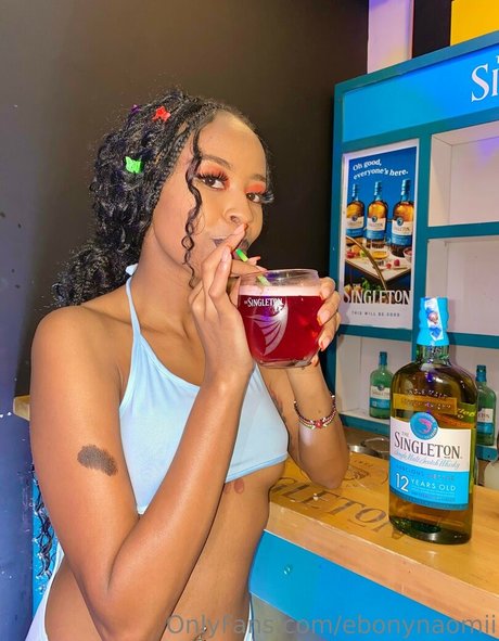 Ebonynaomii naked leaks OnlyFans pic