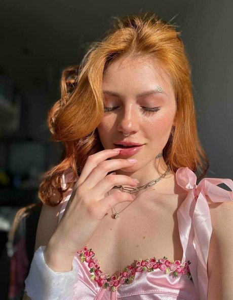 Обнаженная фотография утечки OnlyFans от Aliciaginger