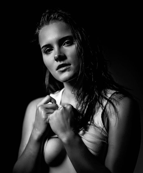 Naakte gelekte OnlyFans-foto van Cklightart