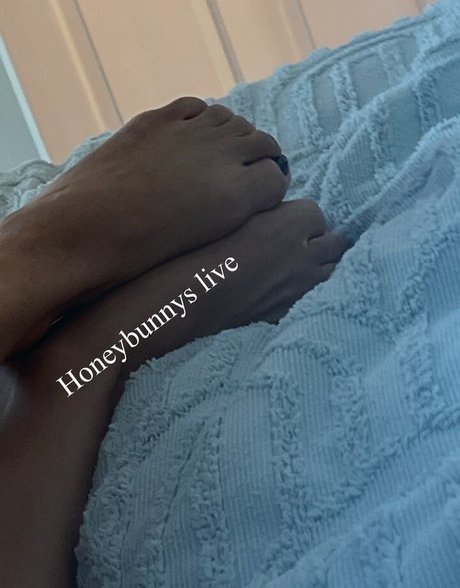 Naken läckt OnlyFans-bild av Itshoneybunny2022