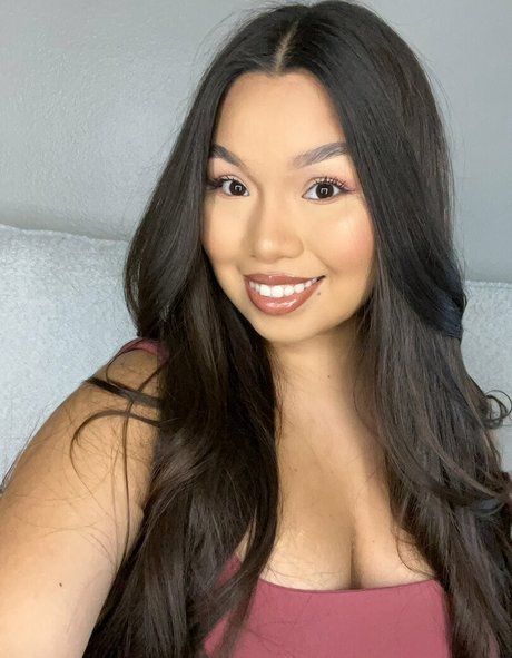 Naken lekkede OnlyFans-bilde av Sugabbyfinsta